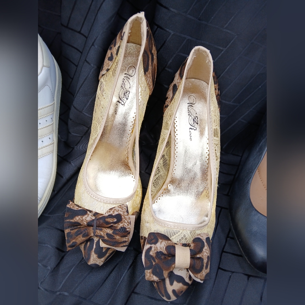 Wild Rose Women's Leopard Print Flats